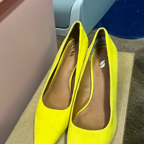 Yellow Sarto By Franco Heels Suade - Picture 3 of 3
